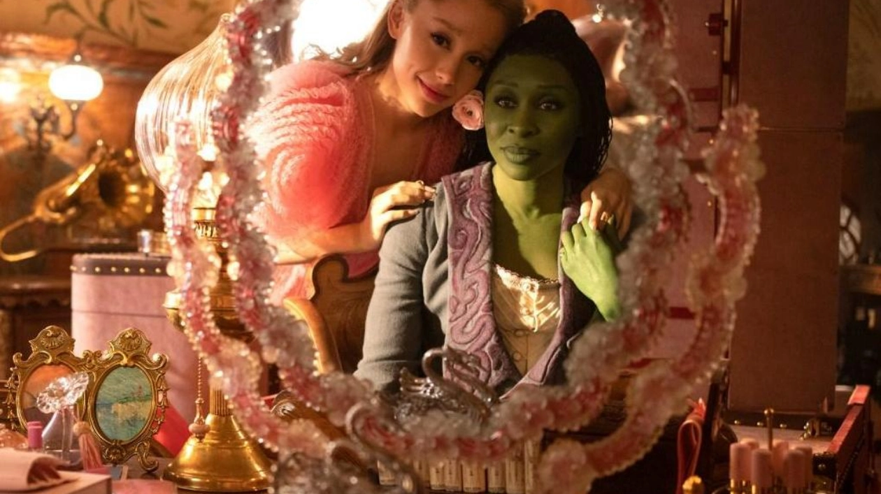 Ariana Grande Stays True to 'Wicked's' 'Popular'