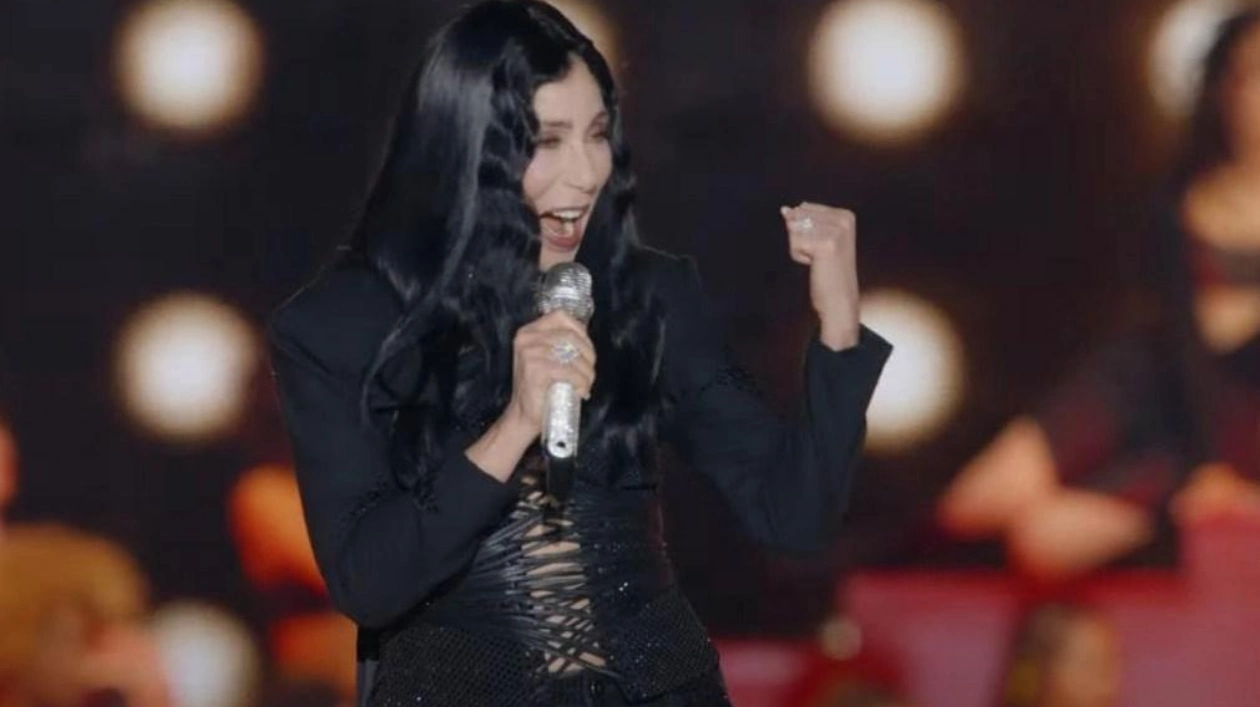 Cher Headlines 2024 Victoria's Secret Fashion Show