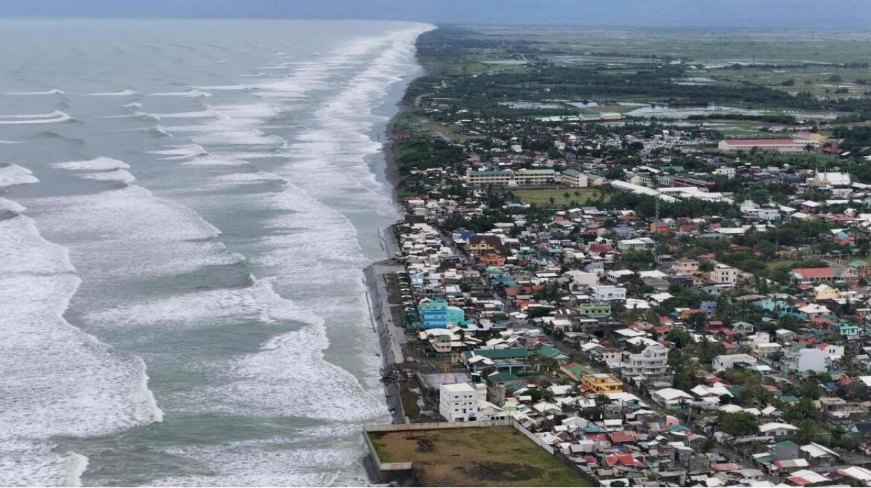 Typhoon Yinxing Hits Philippines, Evacuations Underway