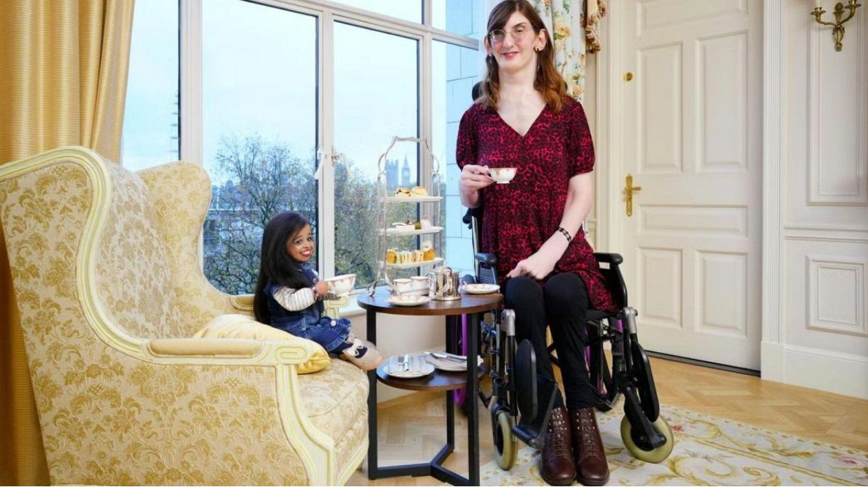 World's Tallest and Shortest Women Meet for Tea in London