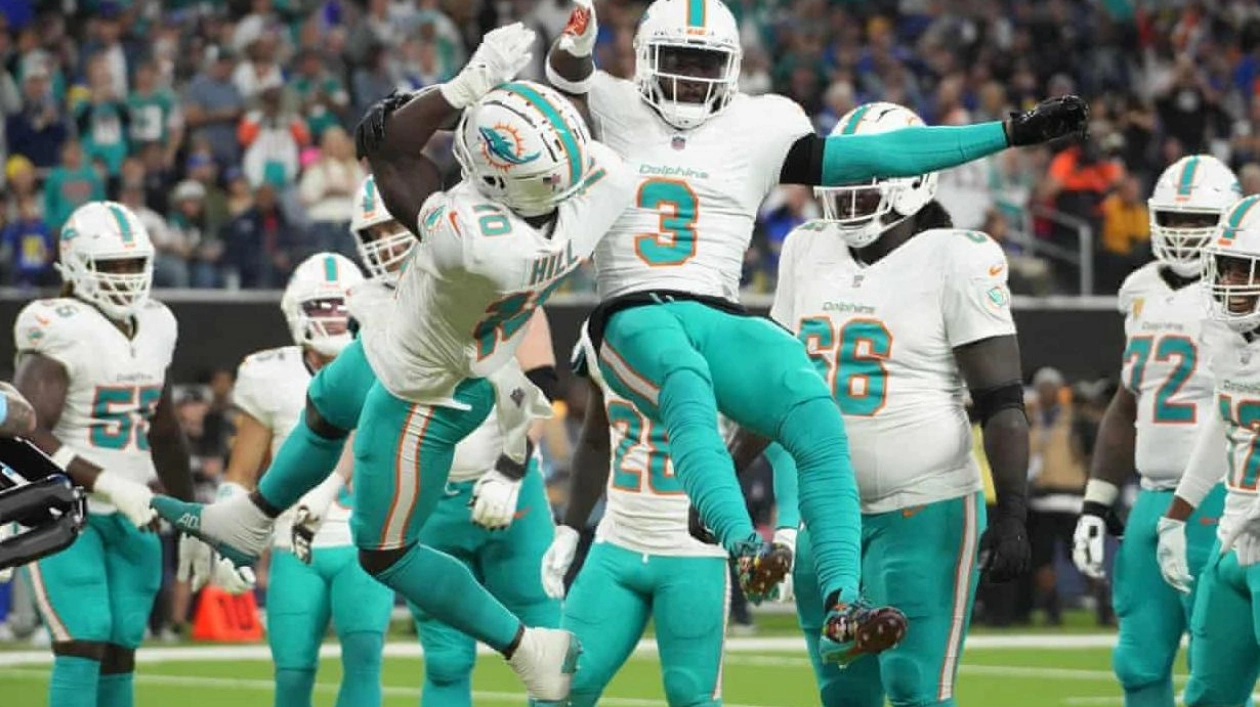 Miami Dolphins Show Grit in 23-15 Win Over Rams