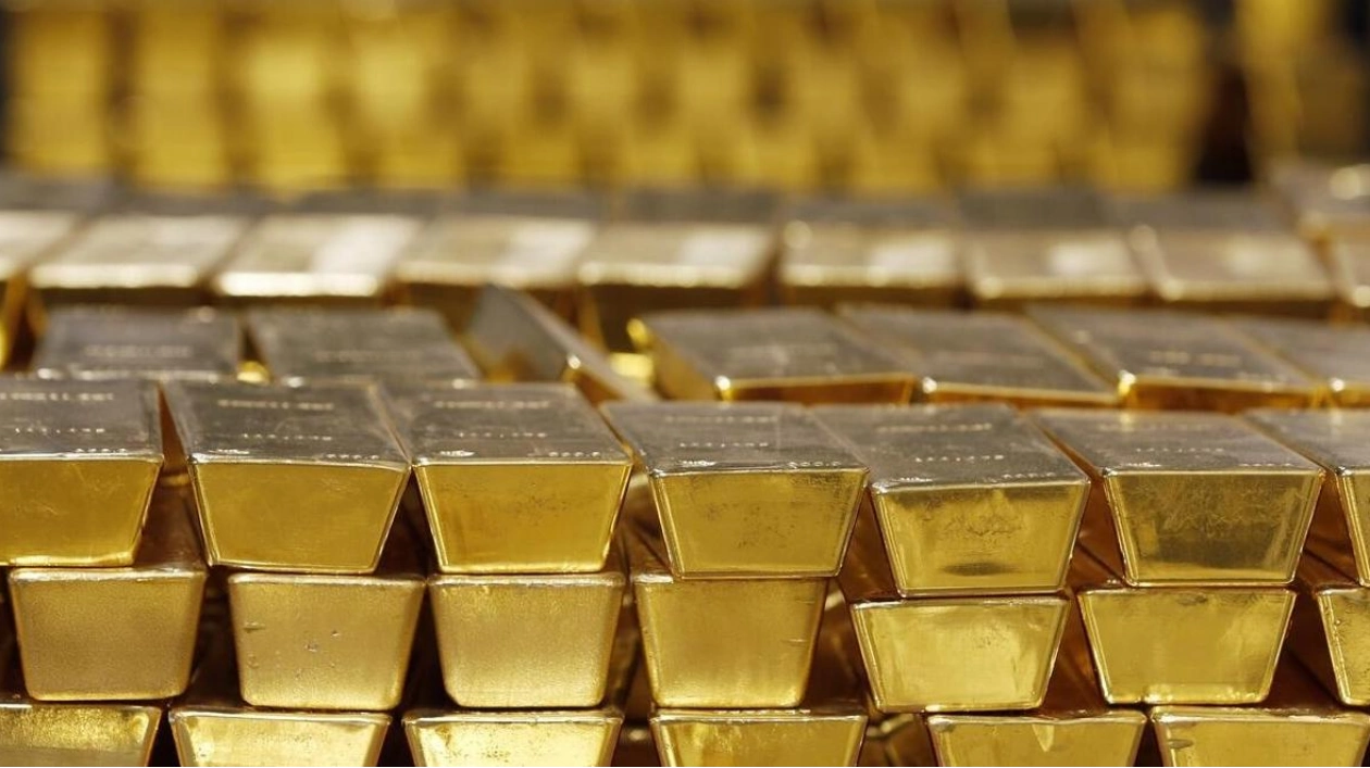 Gold's Decline Amid Trump's Victory: Expert Analysis