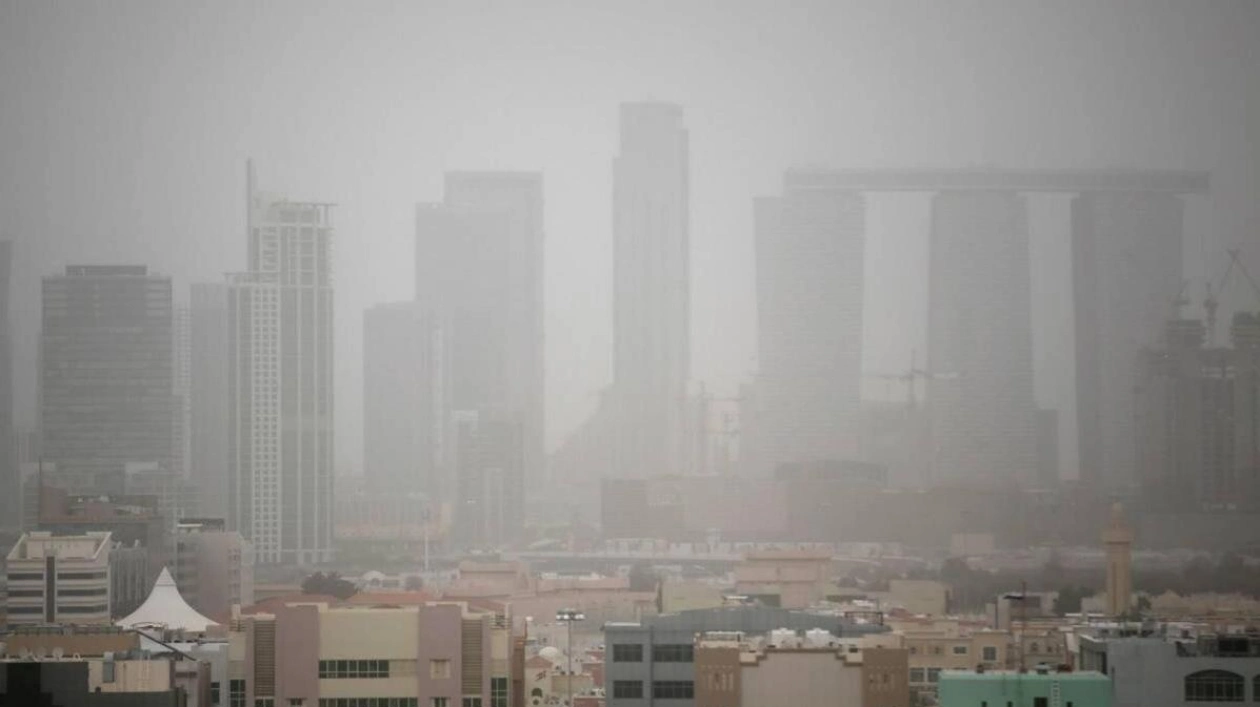 Dusty Conditions Forecasted Across UAE on Monday