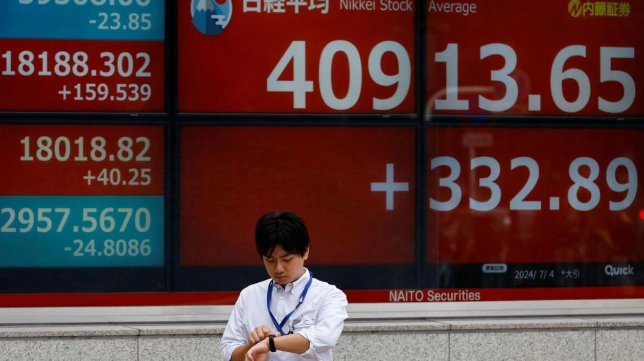 Nikkei Hits Record High Amid Global Rate Cut Speculation