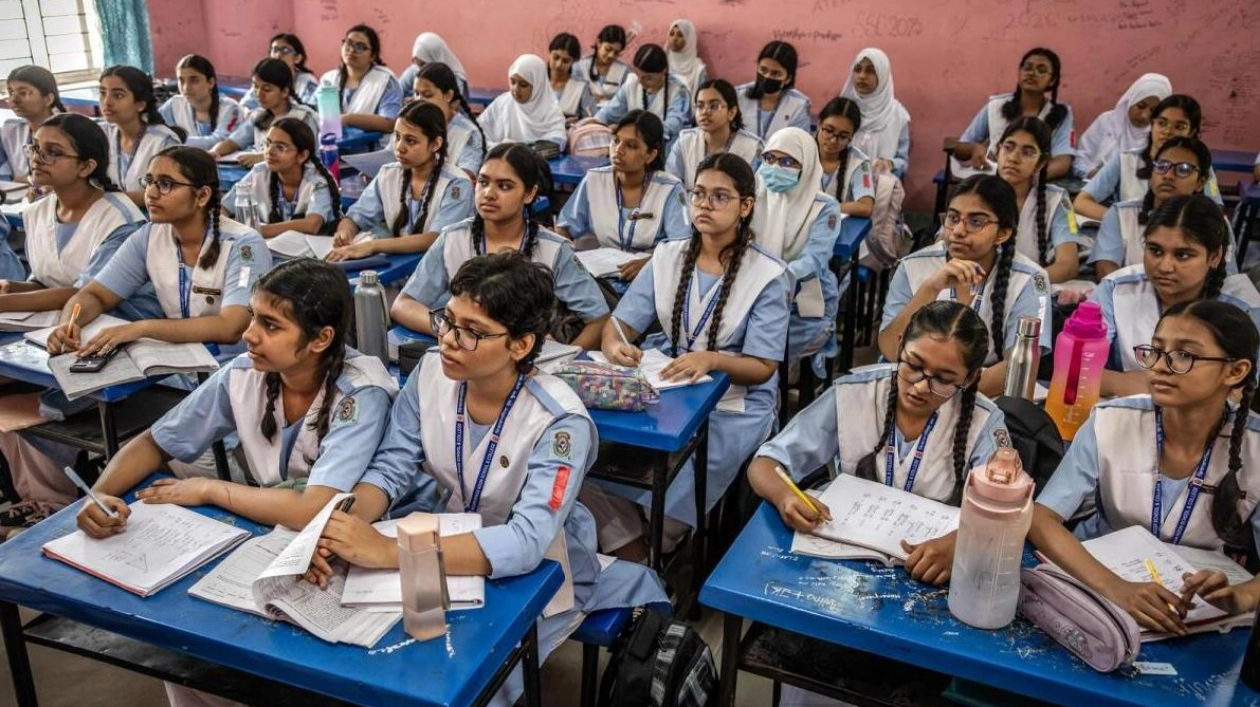 Bangladesh Students Return to School After Protests