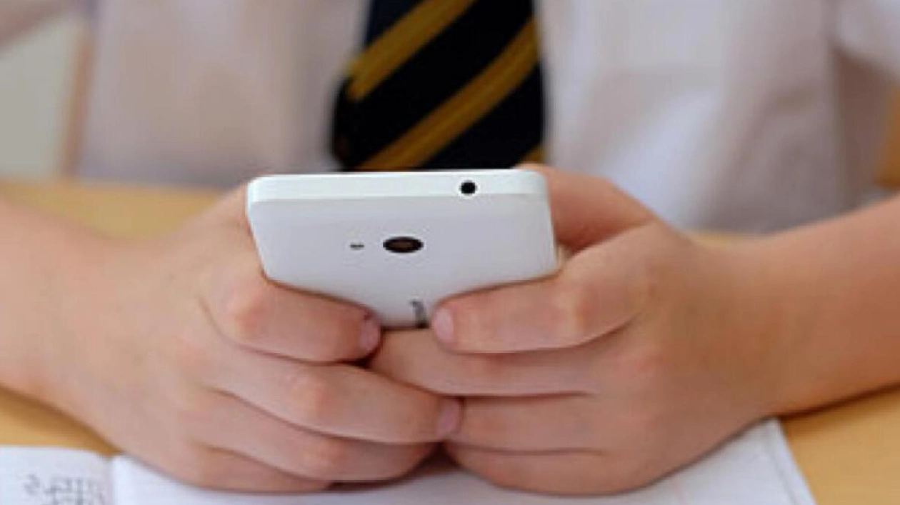 UAE Schools Enforce Strict Mobile Phone Policies