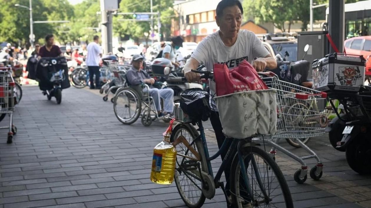 Cooking Oil Transported in Fuel Containers Sparks Outrage in China