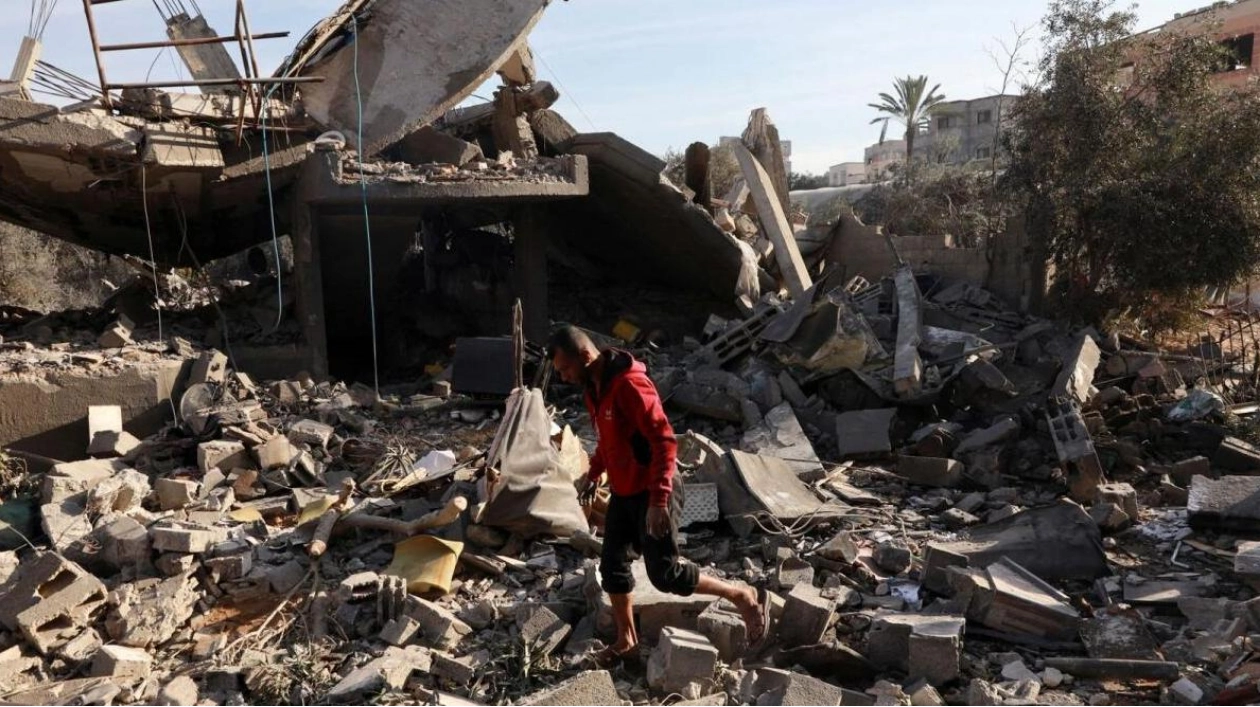 Israeli Strikes Kill 33 Palestinians in Gaza