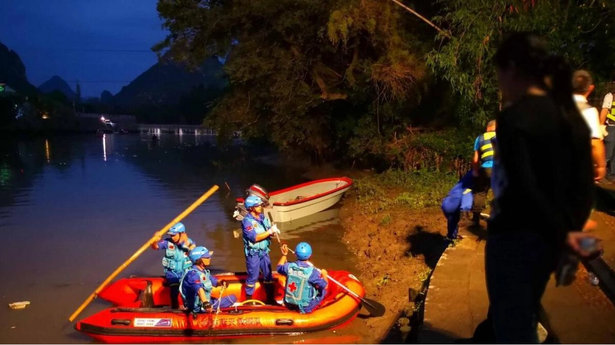 Boat Capsizes in China, Leaving Eight Dead