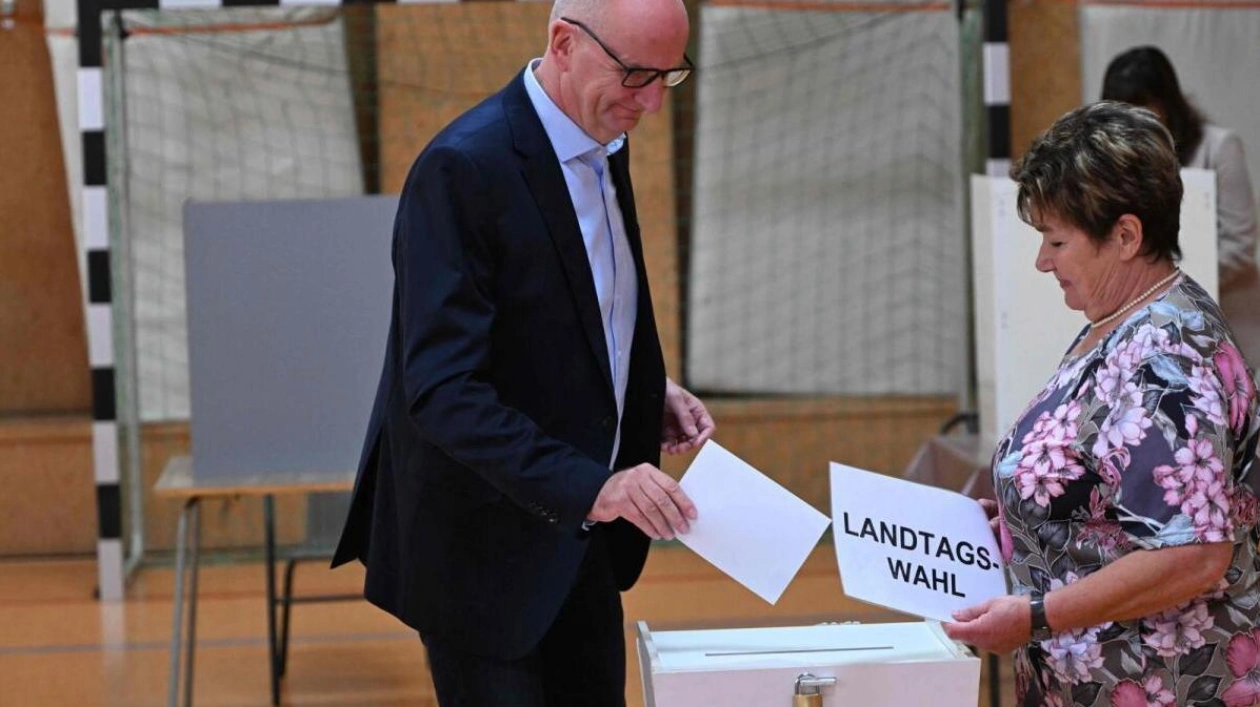 SPD Fends Off Far-Right in Brandenburg Election