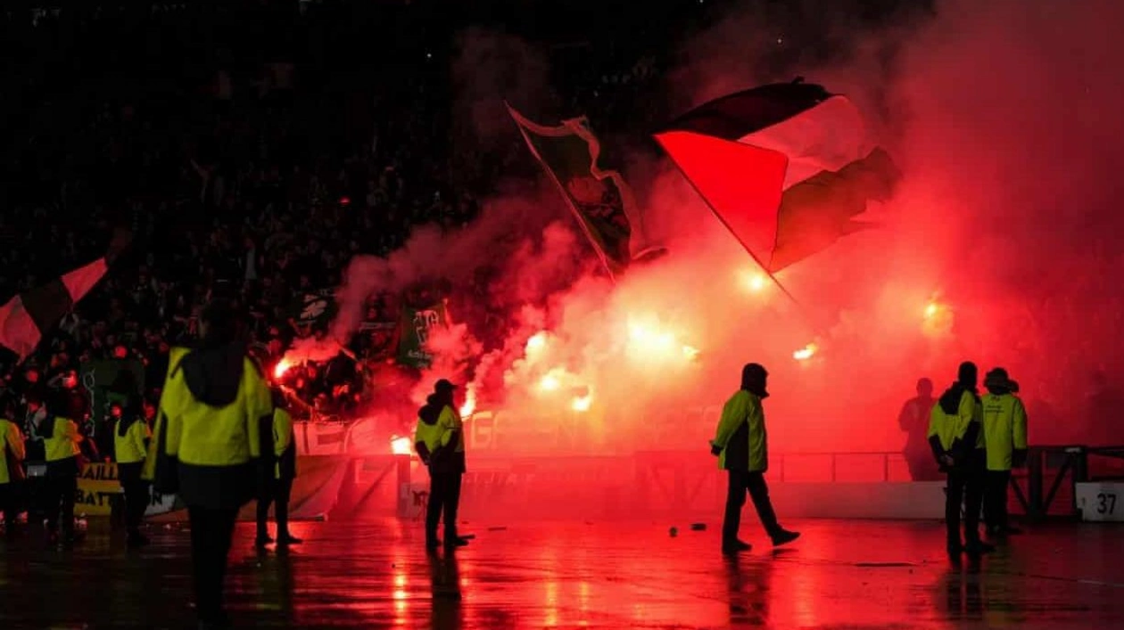 Rodgers Urges Celtic Fans to Stop Using Pyrotechnics