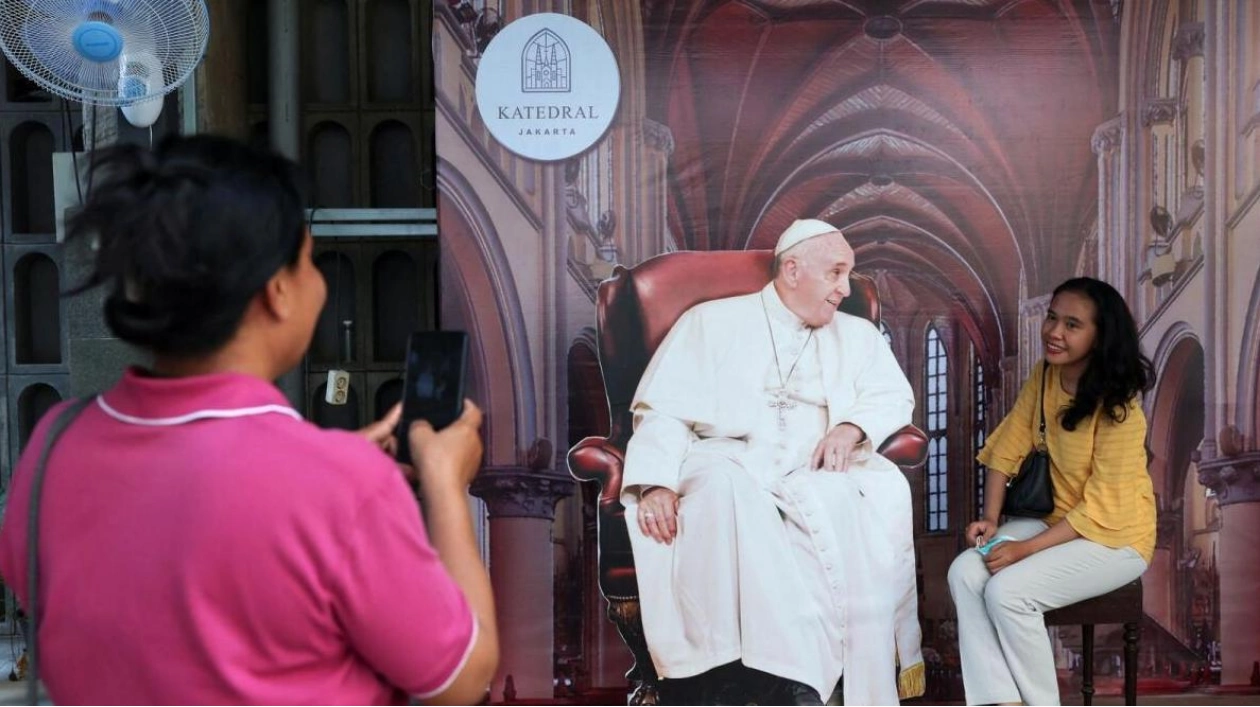 Pope Francis to Visit Indonesia's Unique Interfaith Tunnel