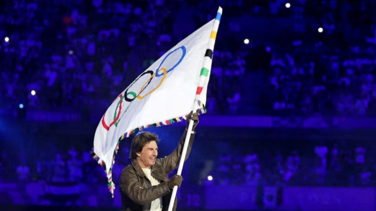 Tom Cruise Adds Hollywood Flair to Paris Olympics Closing Ceremony