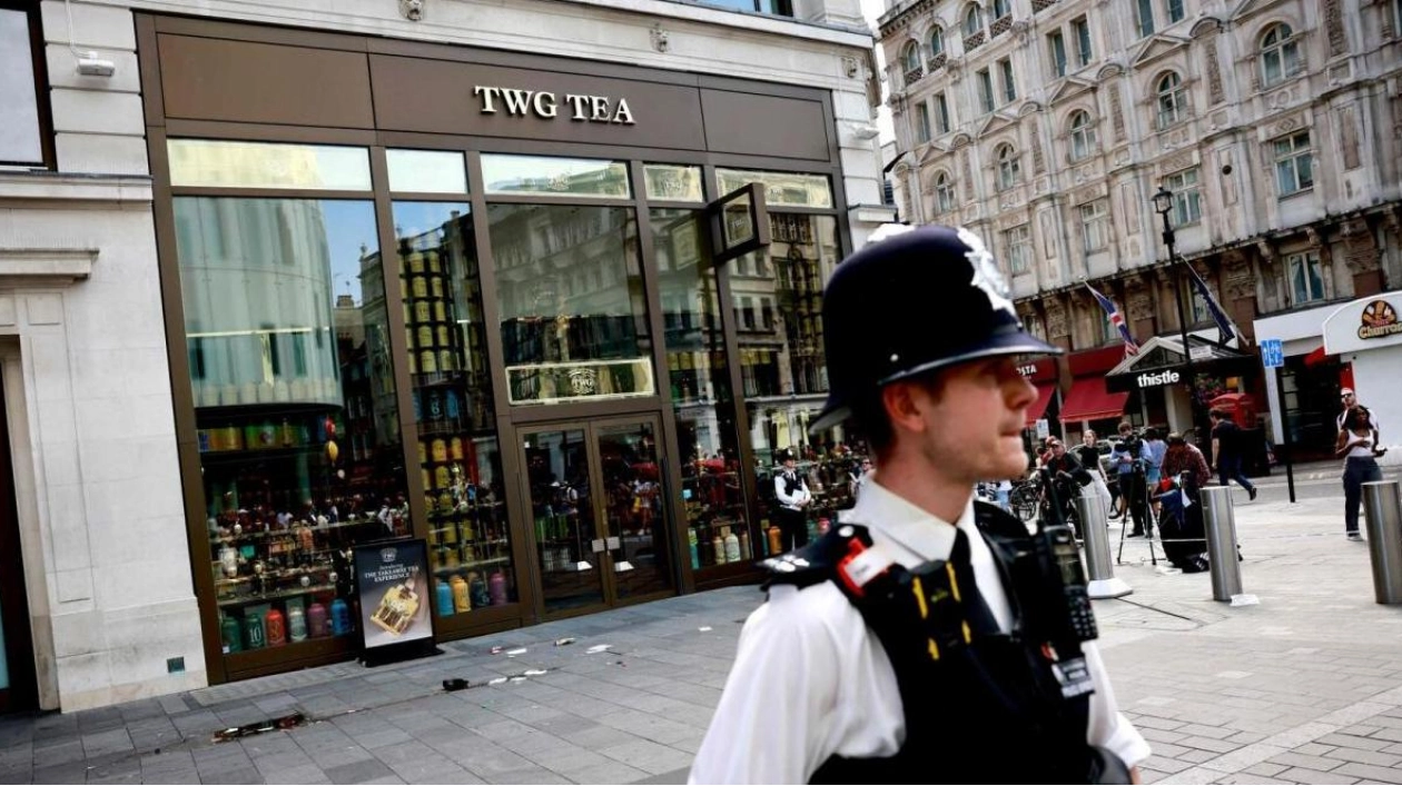 Man Arrested After Stabbing in London's Leicester Square