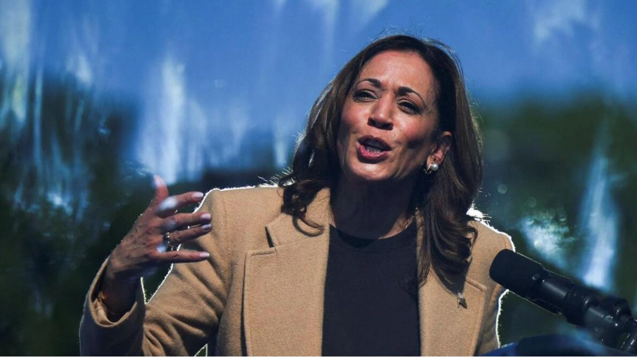 Kamala Harris Accepts Debate Rules with Muted Microphones Against Trump