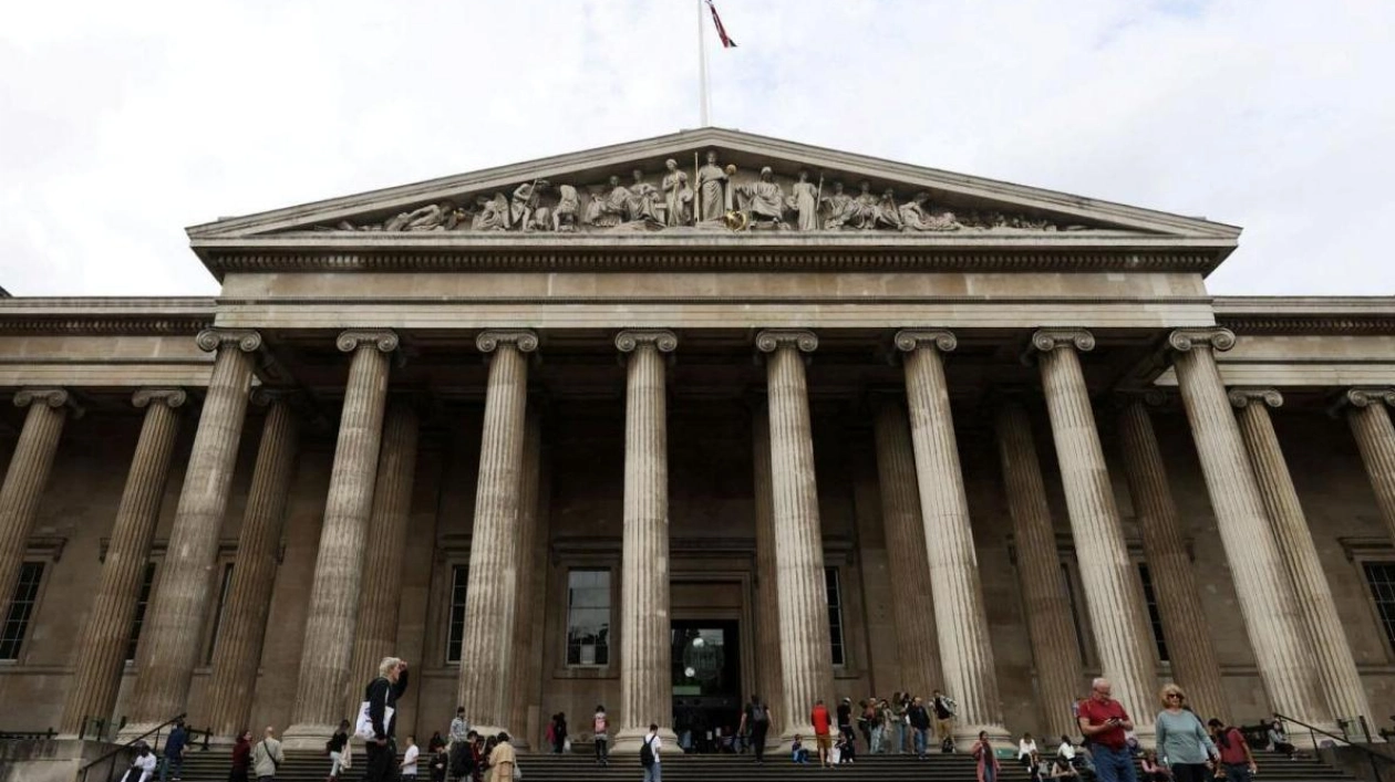 Brazilian Artist Swaps Coin at British Museum to Highlight Foreign Artifacts