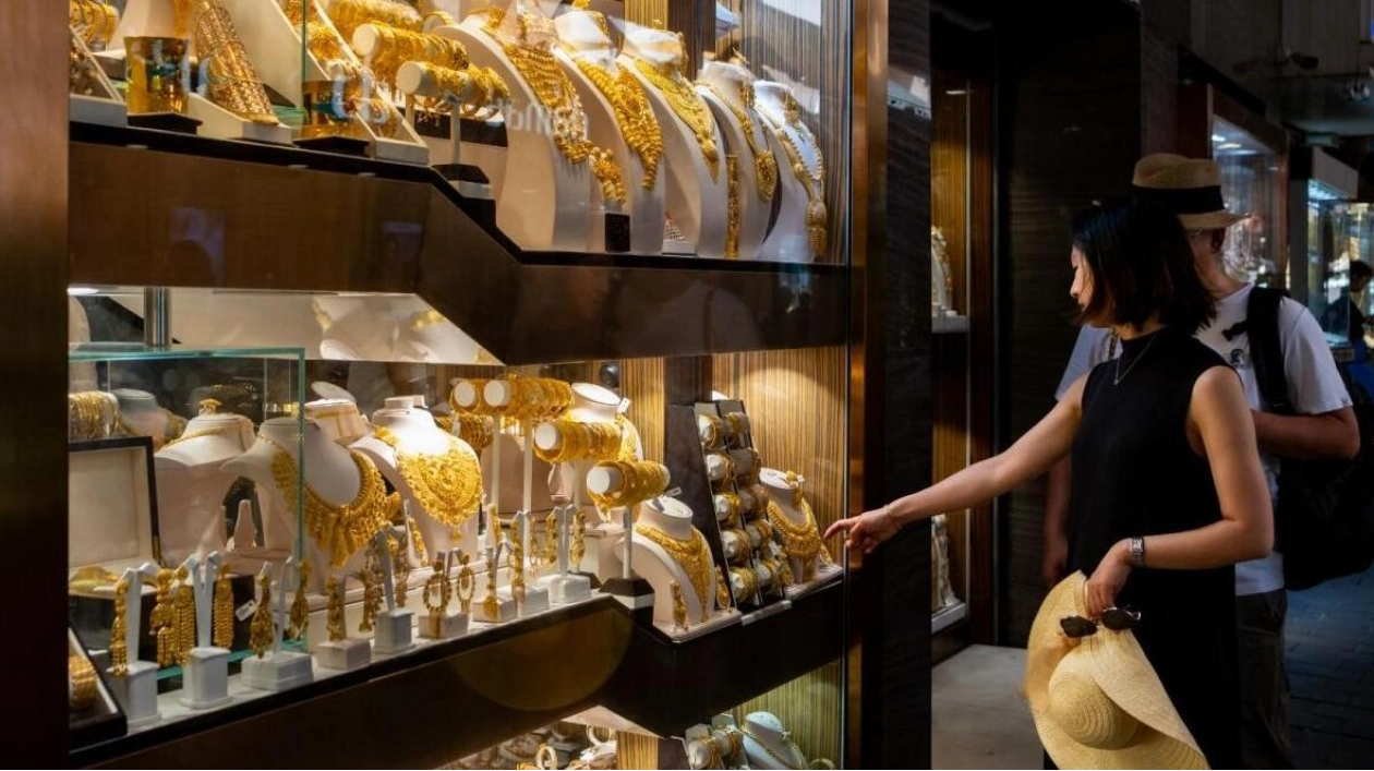 Dubai Gold Prices Hit Record High, Surpassing Dh300 Per Gram