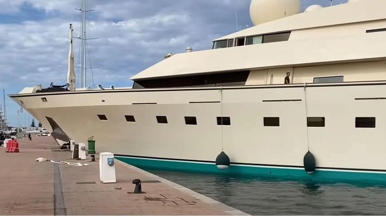 Benetti Superyacht Kingdom 5KR Crashes into Quay in Tunisia