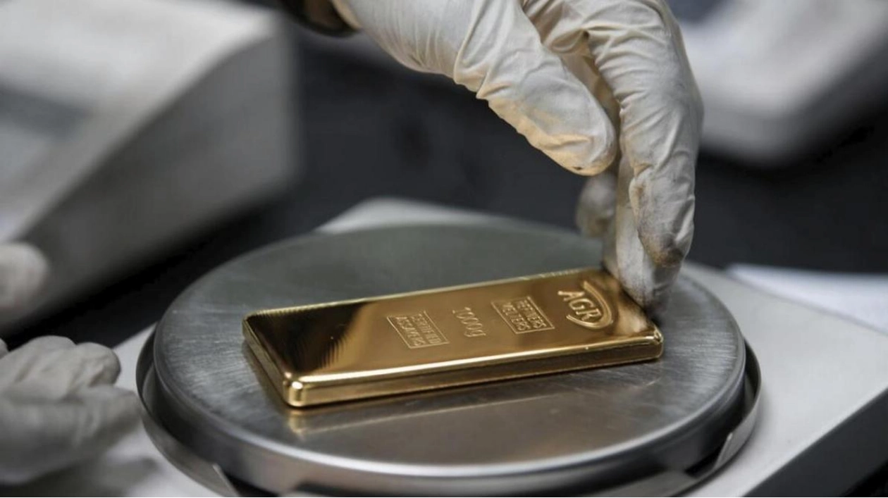 Gold Prices Dip in Dubai Market Opening on Friday