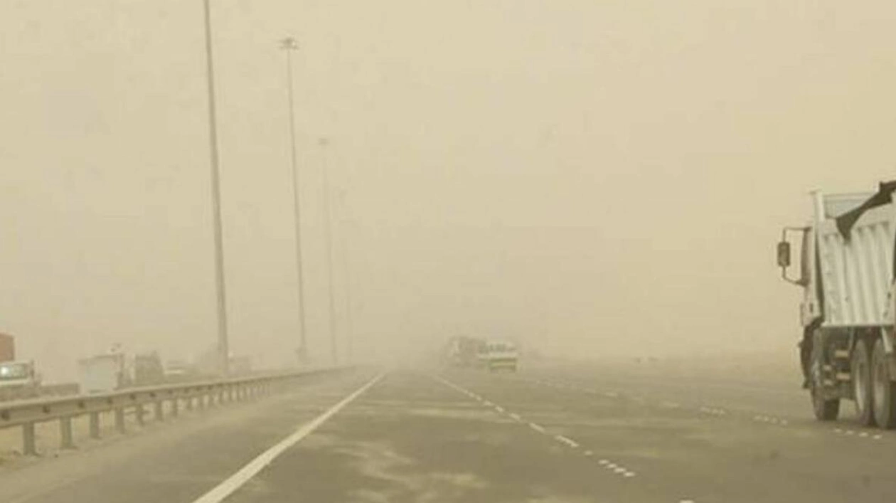 Light Rains and Heavy Drizzles Affect UAE; Yellow Alerts Issued