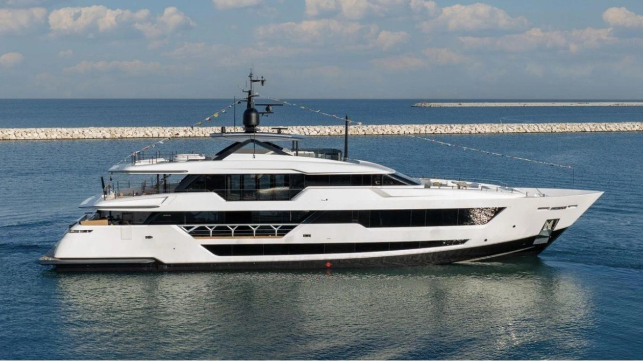 Custom Line Unveils Fifth CL140 Yacht