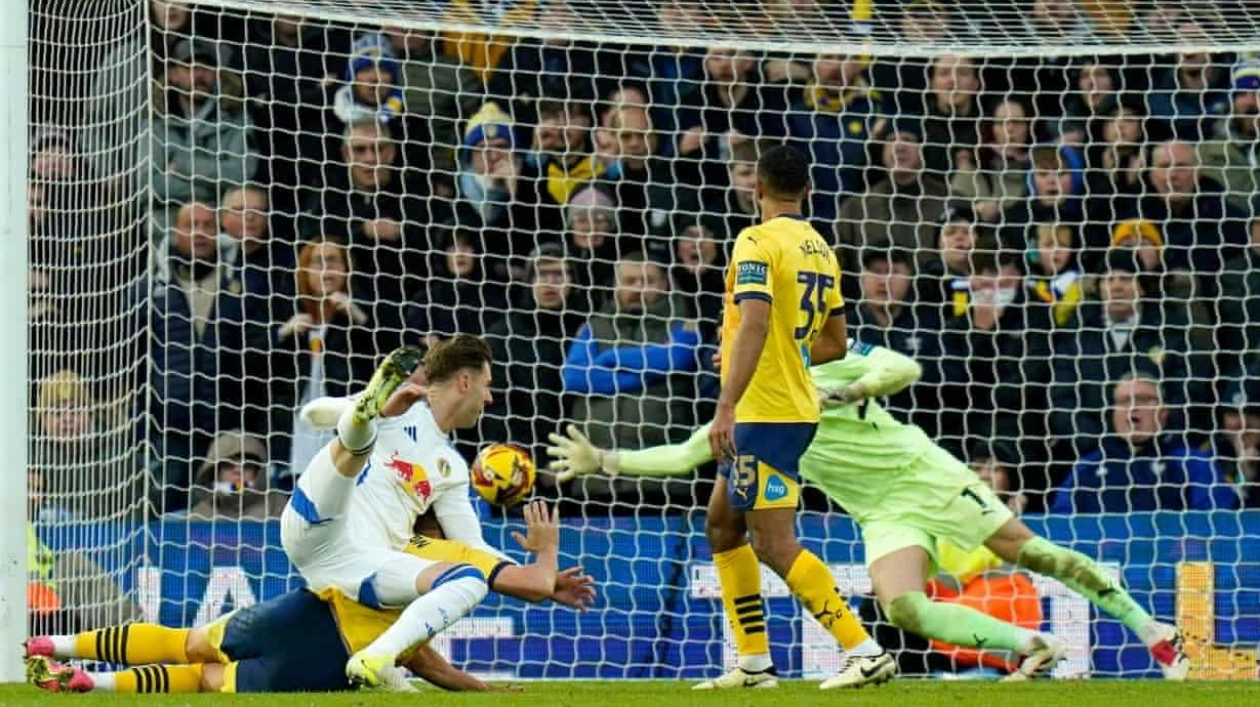 Rodon and Wöber Score First Leeds Goals in Championship Win