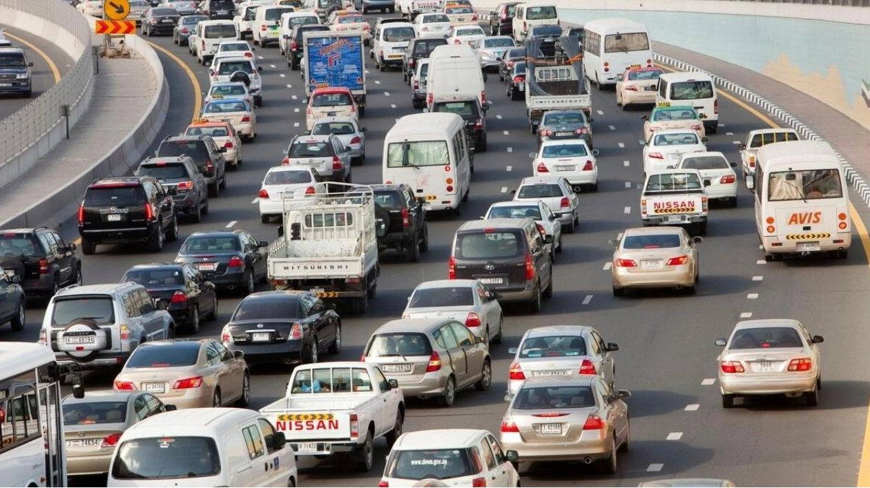 Early Morning Traffic Jams Reported Across UAE on First Day of Academic Year