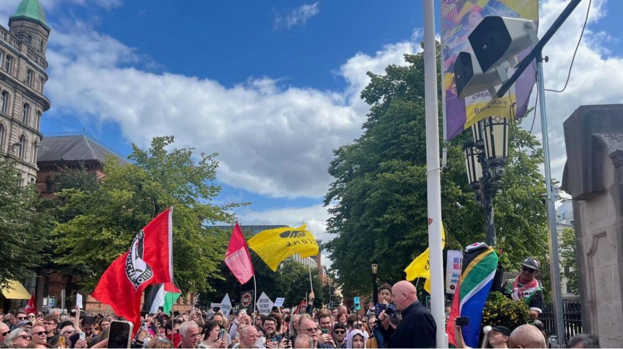 Northern Ireland Assembly Reconvenes Amid Unrest and Anti-Immigrant Attacks