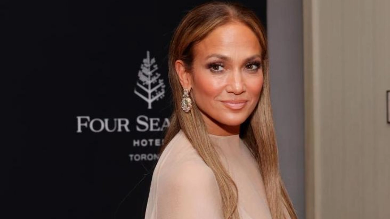 Jennifer Lopez Reflects on Her Musical Journey at AMAs