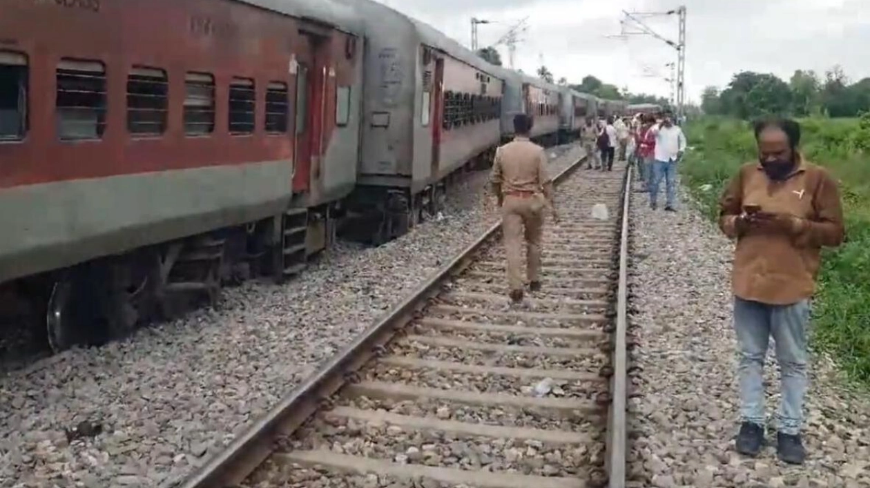 Multiple Train Coaches Derail in Uttar Pradesh, India