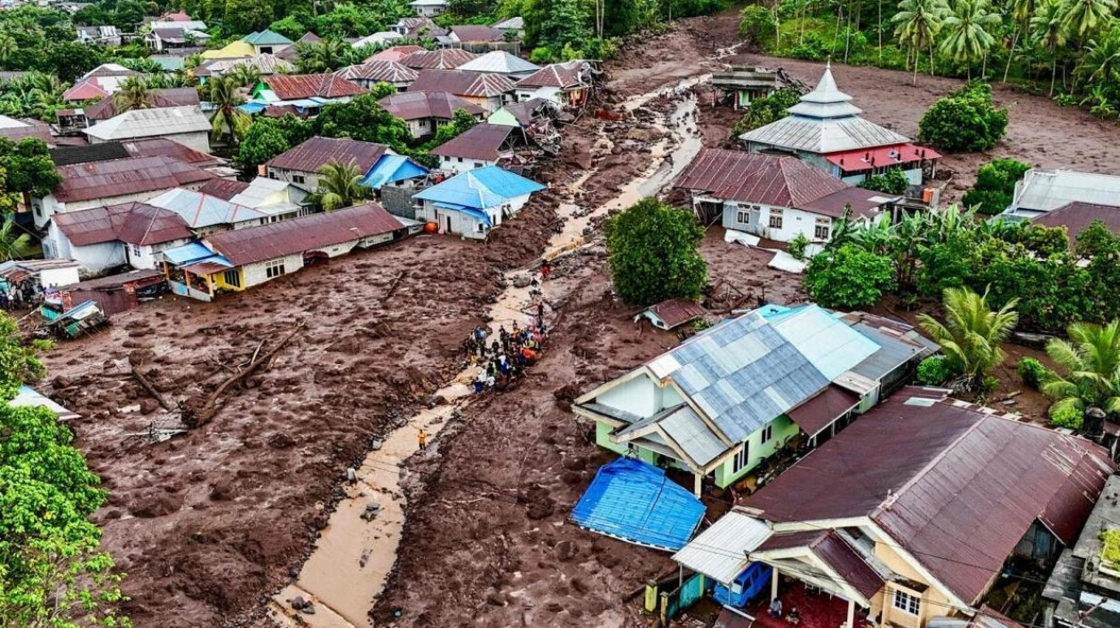 Floods in Indonesia's North Maluku Province Claim 13 Lives