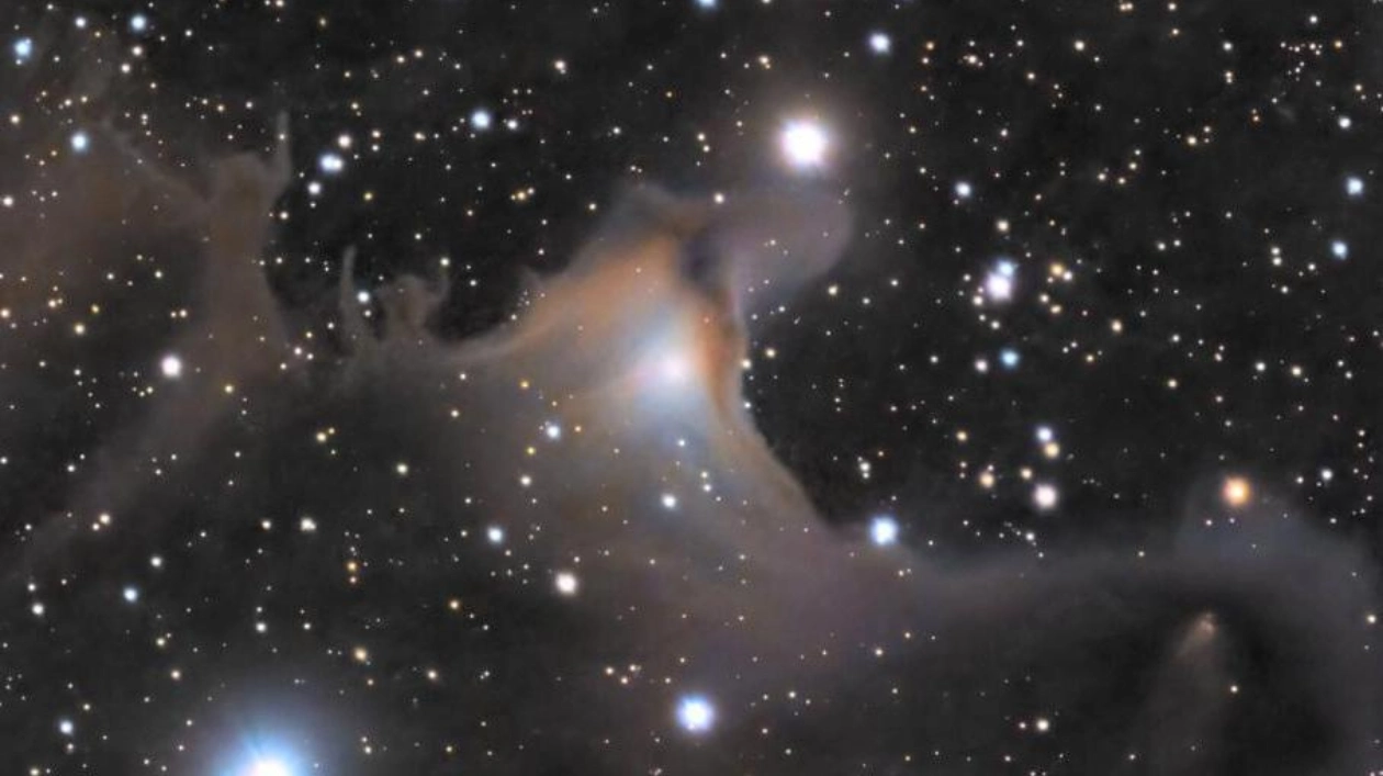 Ghost Nebula Spotted in UAE Skies