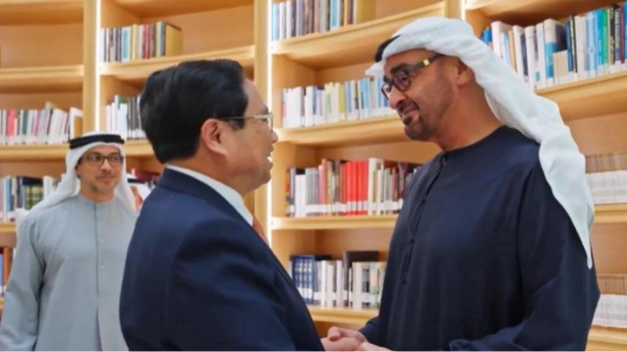 President Sheikh Mohamed Meets Vietnamese Prime Minister