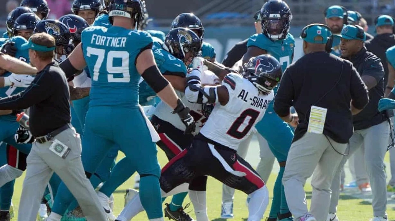 Mixon and Collins Lead Texans to Victory Over Jaguars