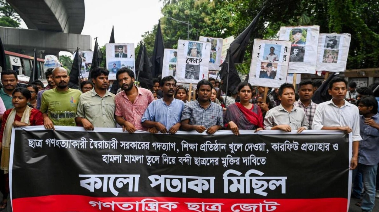 Bangladeshi Students Protest as Government Ignores Ultimatum