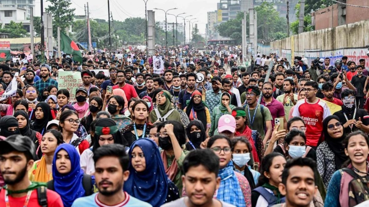 Violent Clashes in Bangladesh Over Job Quotas and Government Protests