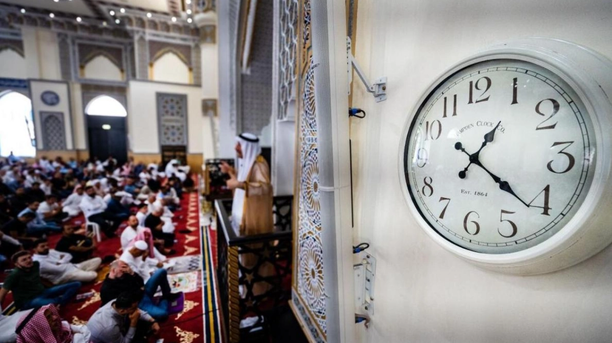 Dubai Residents Welcome Shortened Friday Sermons Amid Heatwave