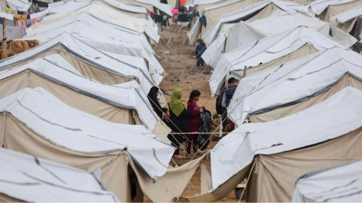 Heavy Rain Floods Gaza Tent Camps Amid Ongoing Conflict