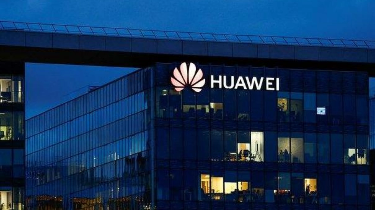 Huawei представила смартфоны из китайских комплектующих