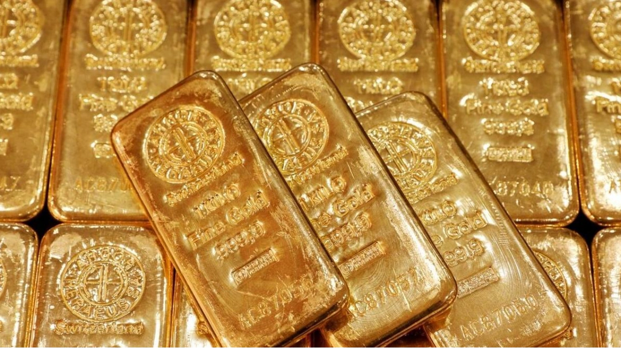 Gold Prices Dip in Dubai Amid Global Market Fluctuations