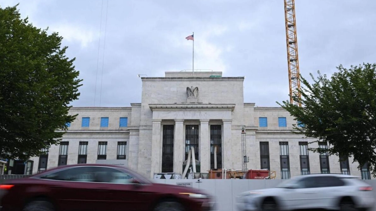 Fed Rate Cut Uncertainty Sparks Debate on Balance Sheet Drawdown