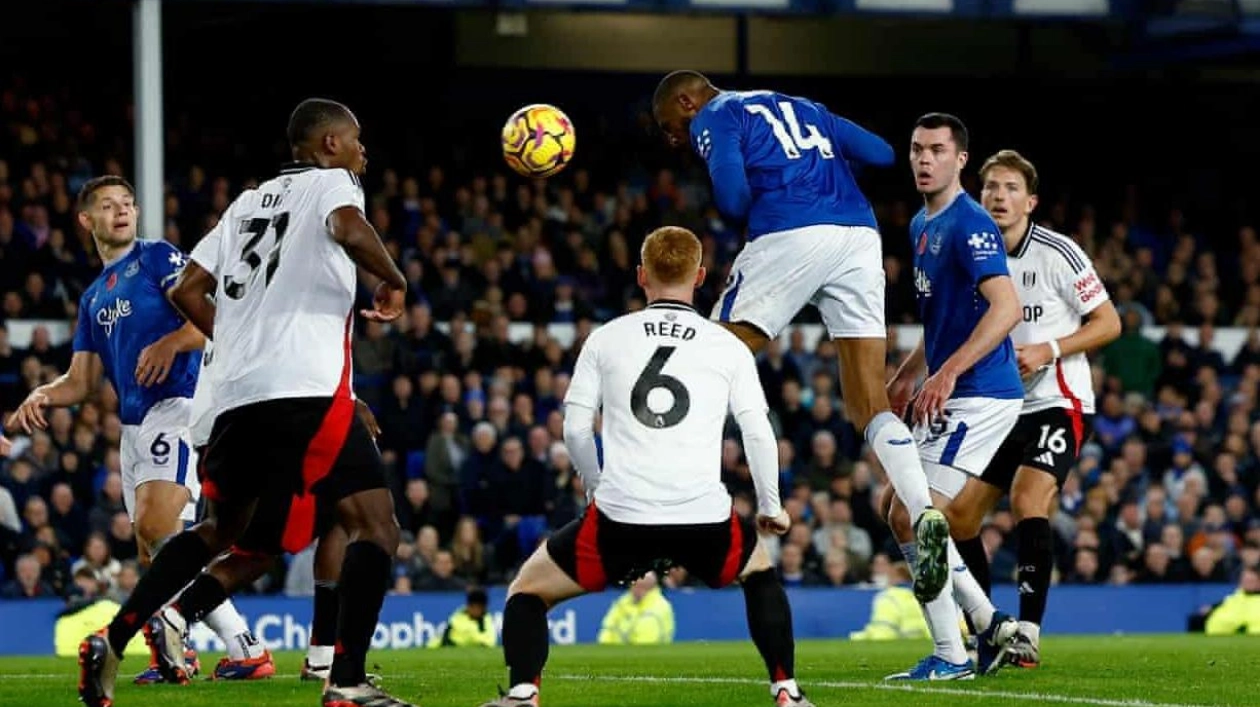 Silva's Fulham Draws with Everton at Goodison Park