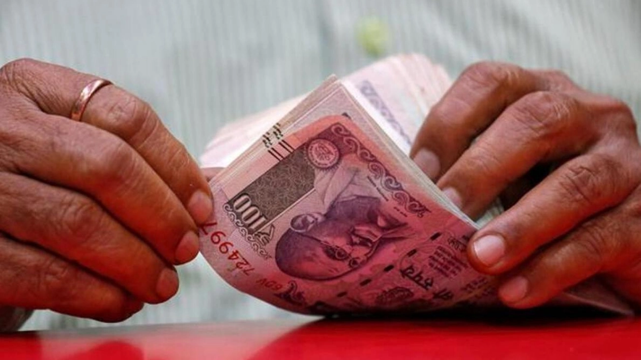 Indian Rupee Strengthens Slightly Amid Falling US Bond Yields