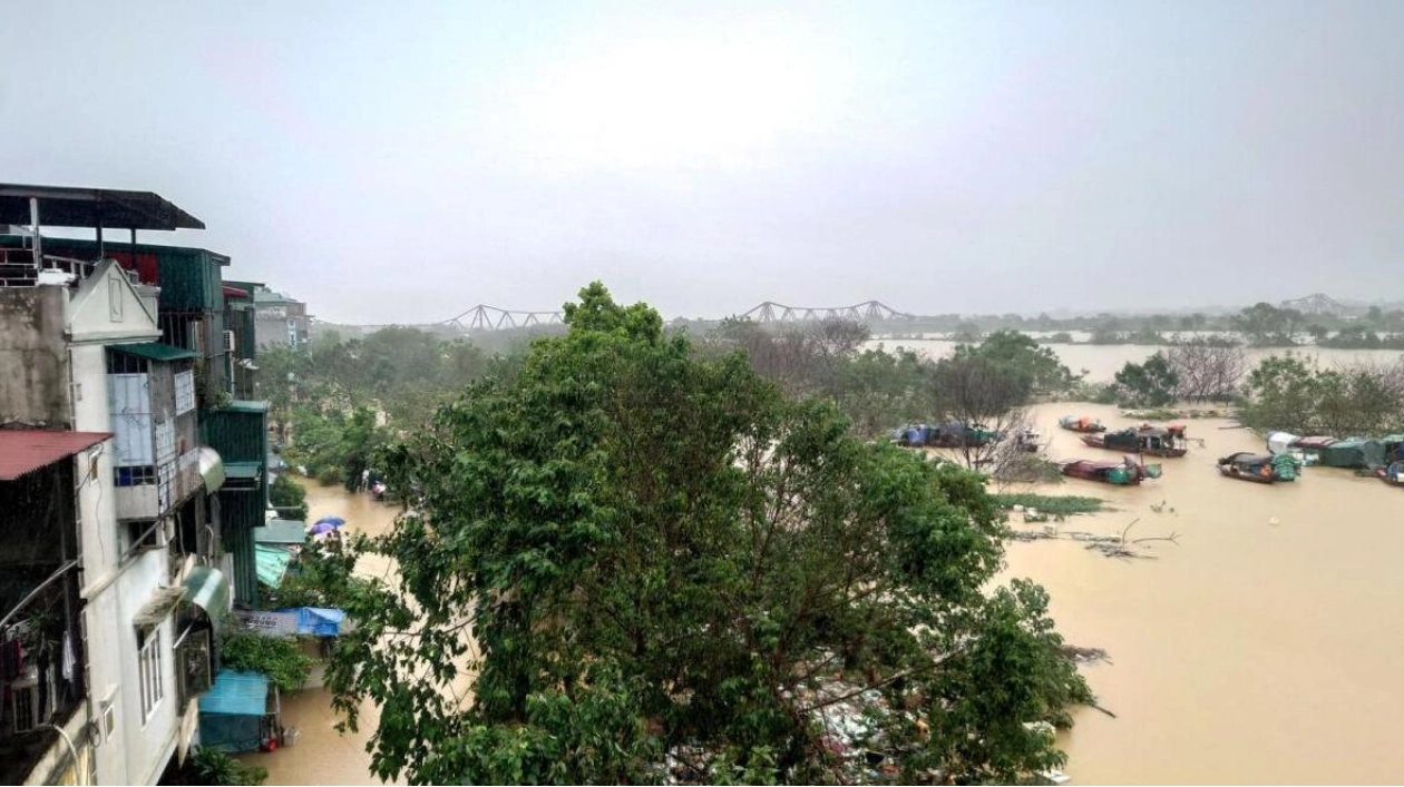 Hanoi Evacuates Thousands as Red River Reaches 20-Year High Amid Typhoon Yagi