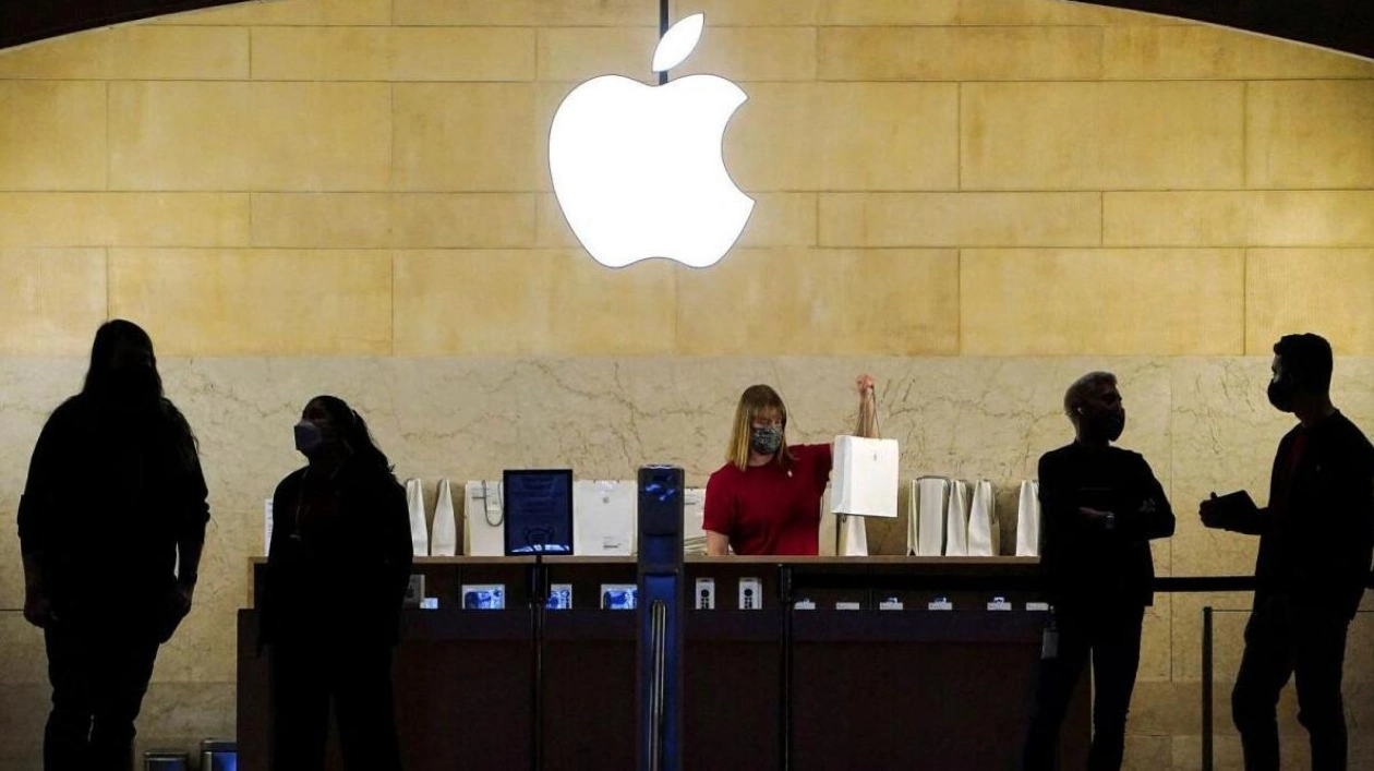 U.S. Labor Board Accuses Apple of Violating Employee Rights