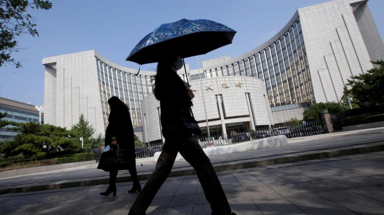 China's Central Bank Considers Further Reserve Reductions to Boost Economy