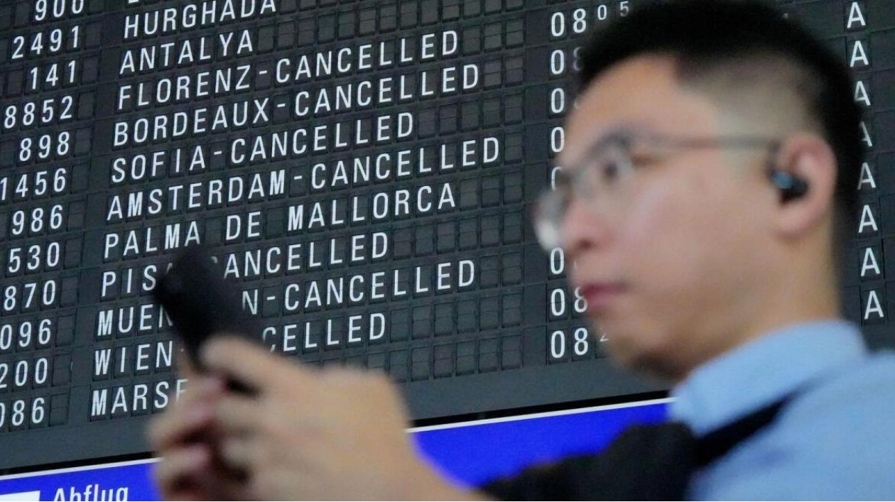 Climate Activists Disrupt Frankfurt Airport with Glue Protest