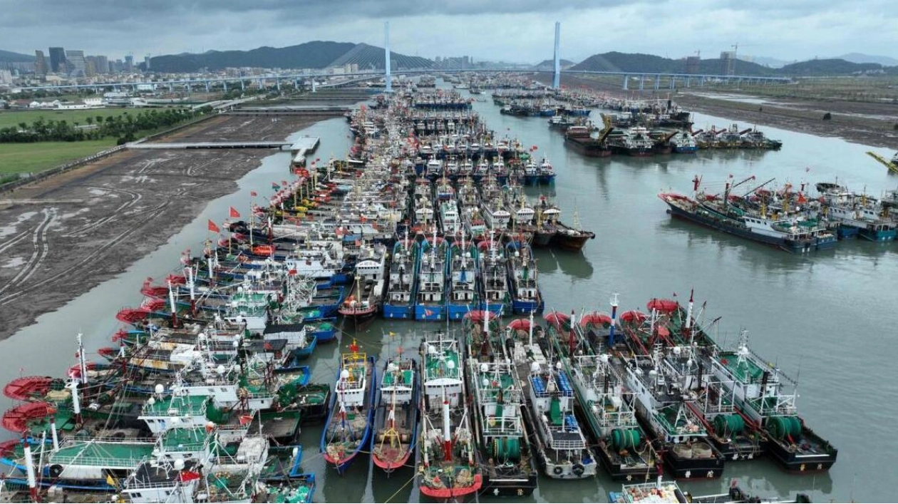 Shanghai Prepares for Potentially Historic Typhoon Bebinca