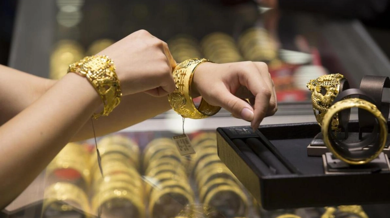 Gold Prices in Dubai Rise Slightly Amid Global Market Dynamics