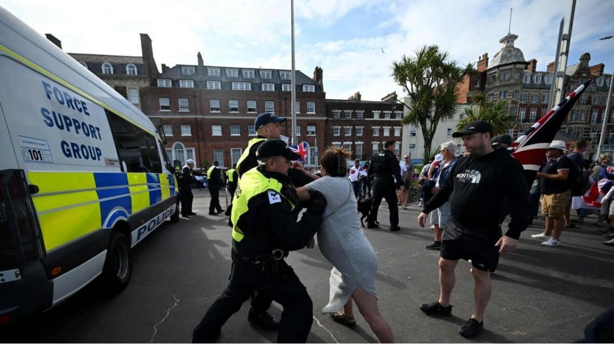 British Government Expands Prison Capacity Amid Anti-Immigrant Riots